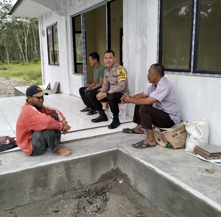 Jaga Situasi Kamtibmas, Bhabinkamtibmas Polsek Kota Kisaran Door to Door System