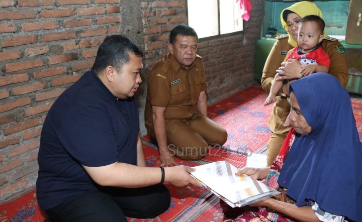 Bupati Tapsel Beri Santunan Ke Anak Berkebutuhan Khusus