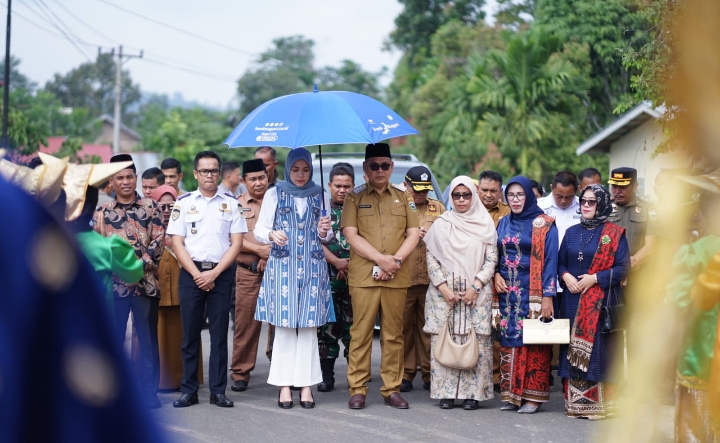 Bupati Solok Capt. H. Epyardi Asda, M.Mar Dt. Sutan Majo Lelo, M.Mar Bersama Anggota Komisi V DPR RI Athari Gauthi Ardi Temu Ramah Bersama Masyarakat Nagari Aripan