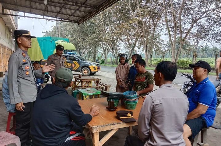 Kapolsek Air Joman Sampaikan Pesan Kamtibmas di Jumat Curhat