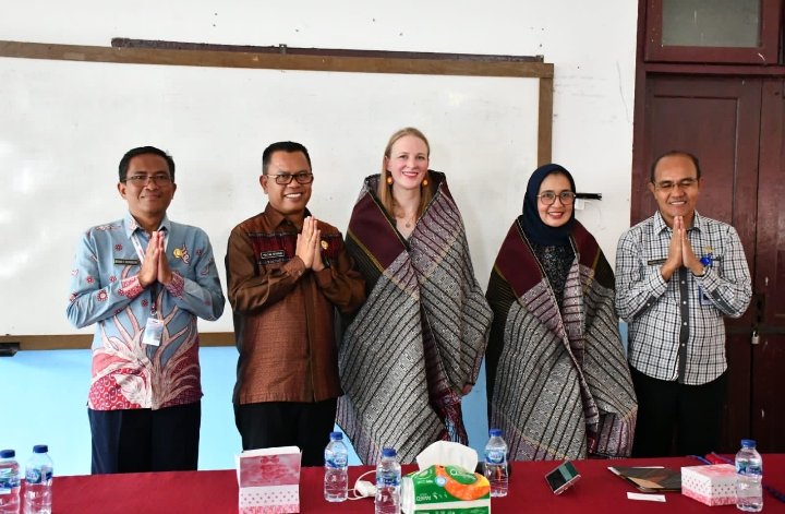Konsulat Amerika Untuk Sumatera Beri Motivasi Untuk Siswa dan Guru di Toba