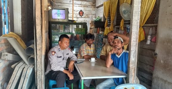 Polisi RW Polsek Prapat Janji, Giat Lakukan Sambang Sampaikan Pesan Kamtibmas