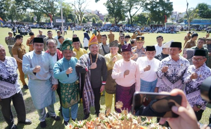 Bupati Pakpak Hadiri Memperingati Hari Guru Tingkat Sumut