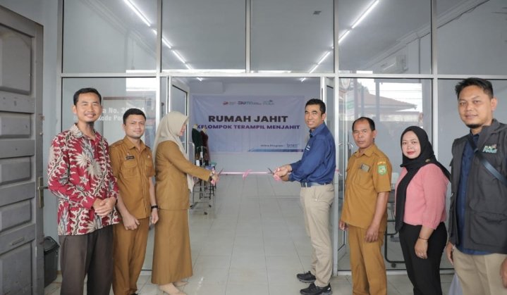 Dorong Produktivitas Perempuan, PLN Peduli Resmikan Kelompok Terampil Menjahit