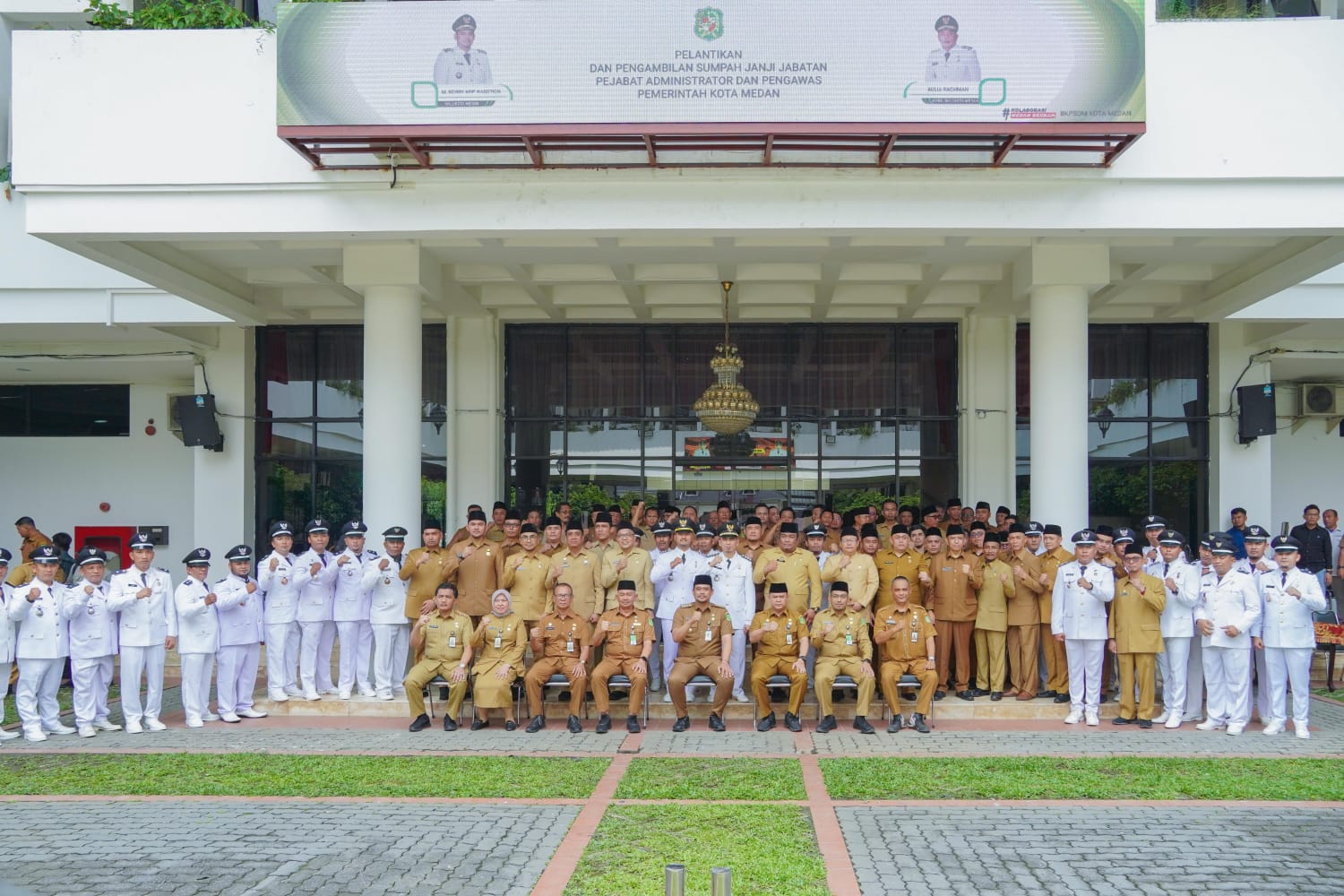 Lantik 130 Pejabat, Bobby Nasution: Jangan Sampai Masyarakat Tidak Kenal Camat dan Lurah