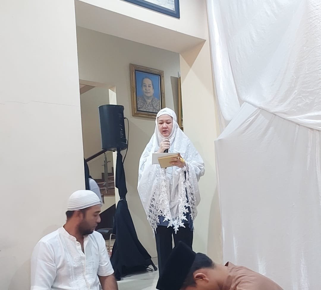 Ribuan Masyarakat Hadiri Tahlilan Malam Ke 7, Istri Tercinta Kodrat Shah Karmila Iskandar : Jaga Kekompakan dan Teruskan Perjuangan Bapak Kodrat