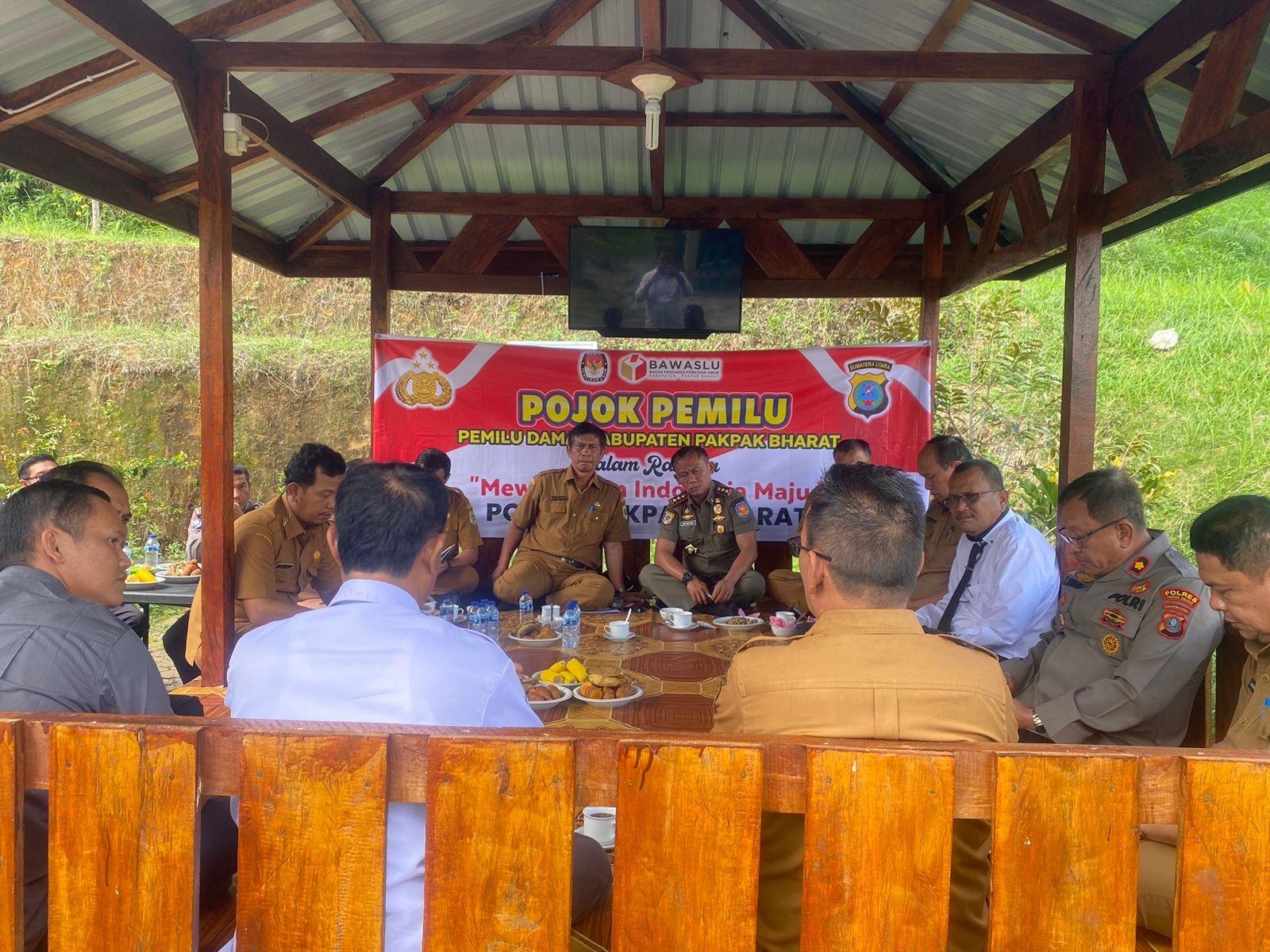 Pertemuan Pojok Pemilu Polres Pakpak Bharat Dalam Rangka Menciptakan Situasi yang Aman dan Kondusif