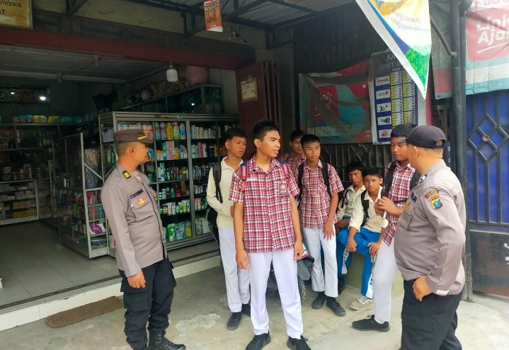Waka Polsek Simpang Empat Laksanakan Jumat Curhat di Sekolah Yapim