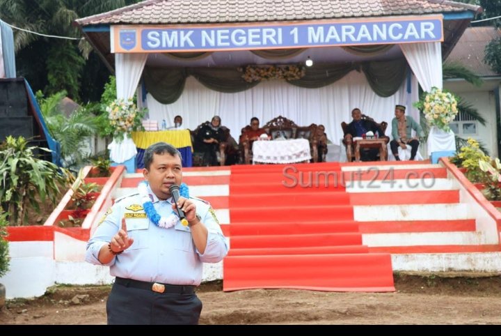 Bupati Tapsel Dolly Pasaribu : Manfaatkan Pagelaran Job Fair Untuk Peluang Kerja