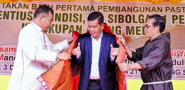 Bupati Simalungun Hadiri Peletakkan Batu Pertama Pembangunan Pastoran St Laurentius Brindisi