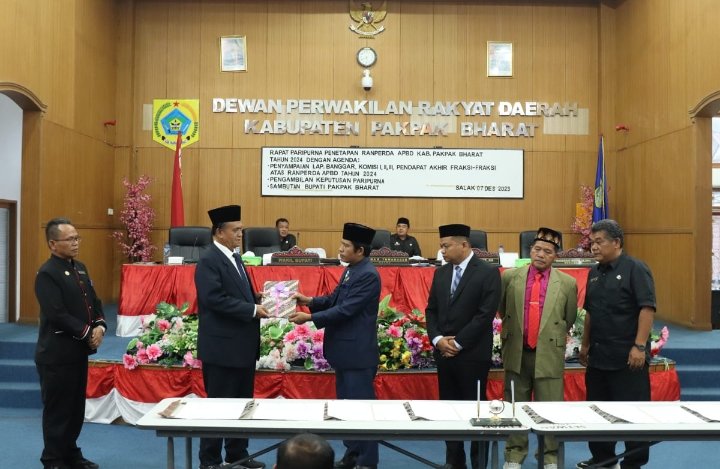 Wakil Bupati Pakpak Bharat,Hadiri Pengesahan APBD Pakpak Bharat Thn 2024