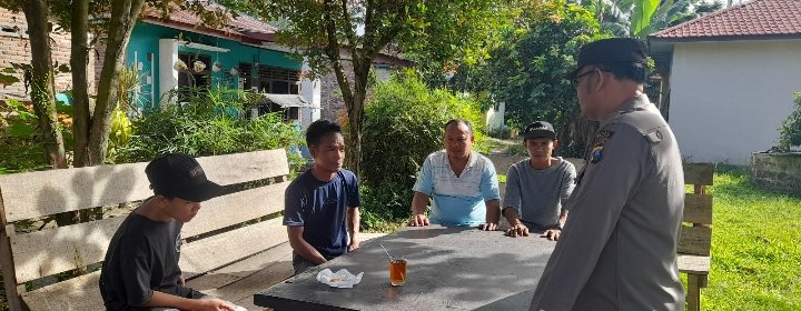 Jalin Komunikasi Yang Baik, Kanit Binmas Polsek Simpang Empat Gelar Jumat Curhat