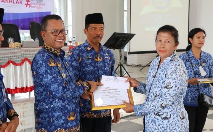 Tahun 2023, 181 ASN Purnabakti Terima Piagam dari Pemkab Toba dan Korpri