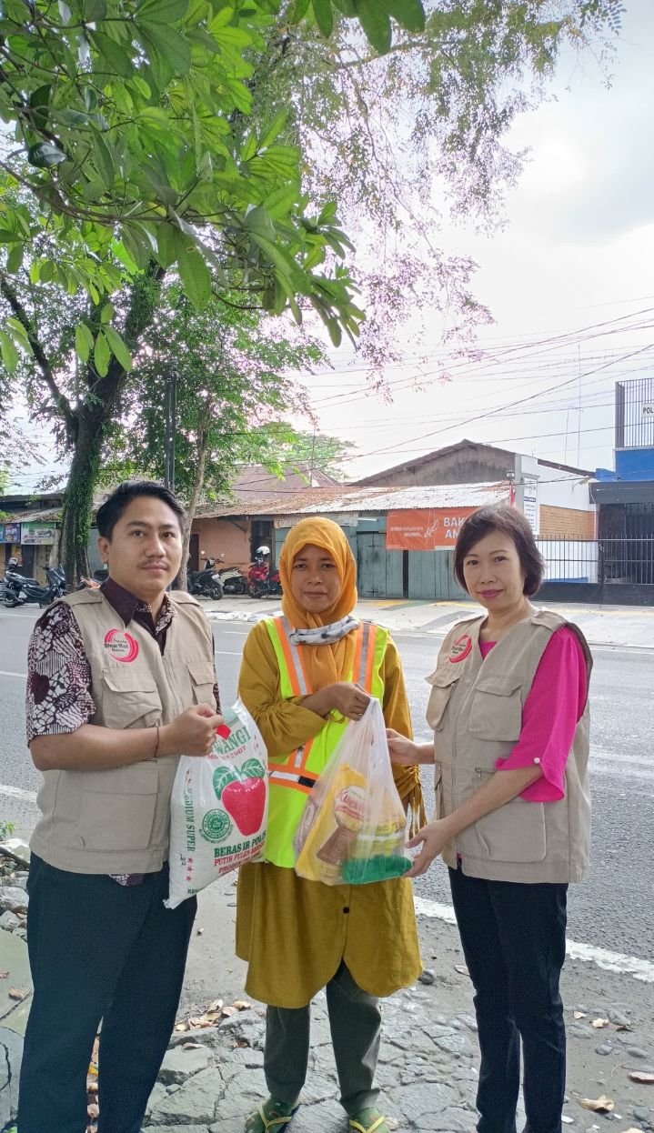 Paguyuban Sinar Mas Medan (PSM) Bagikan Paket Sembako dan Jumat Barokah