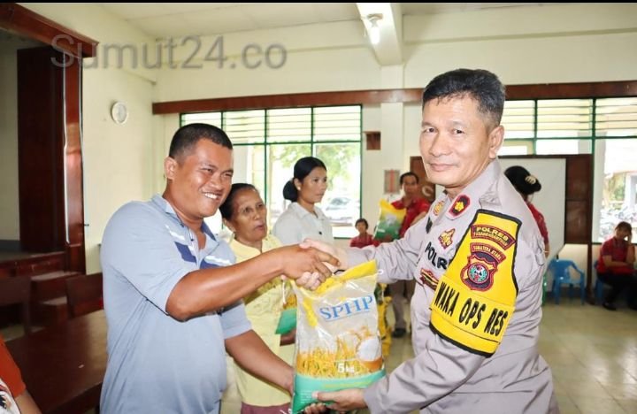 Bakti Sosial Natal 2023, Polres Padangsidimpuan dan PSMTI Bersatu Berbagi Kasih