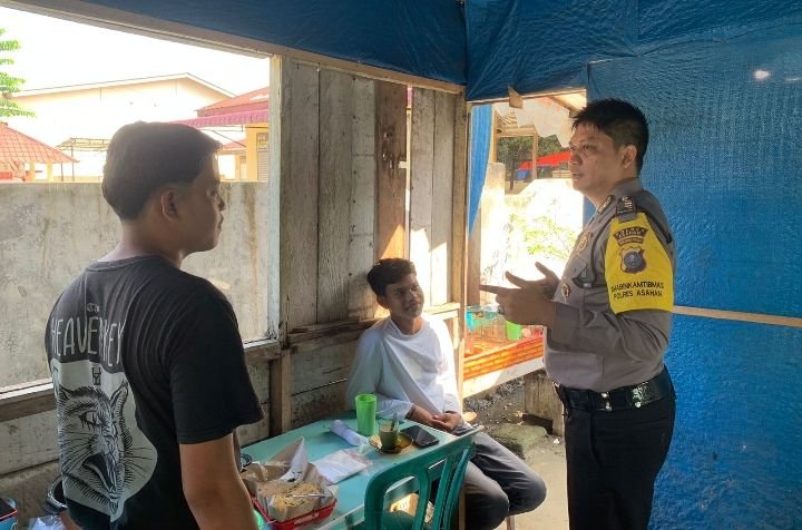 Bhabinkamtibmas Polsek Sei Kepayang Sampaikan Pesan Kamtibmas di Dusun II Desa Sei Pasir