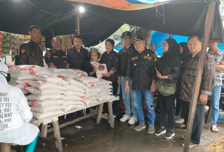 Menyambut Natal Ketua KBPP Polri Sumut Hilmar Silalahi Berbagi Sembako Kepada Kaum Duafa