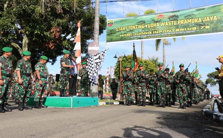 Gerak Jalan Peleton Beranting Hari Juang Infanteri ke-75 Dimulai dari Kantor Bupati Toba