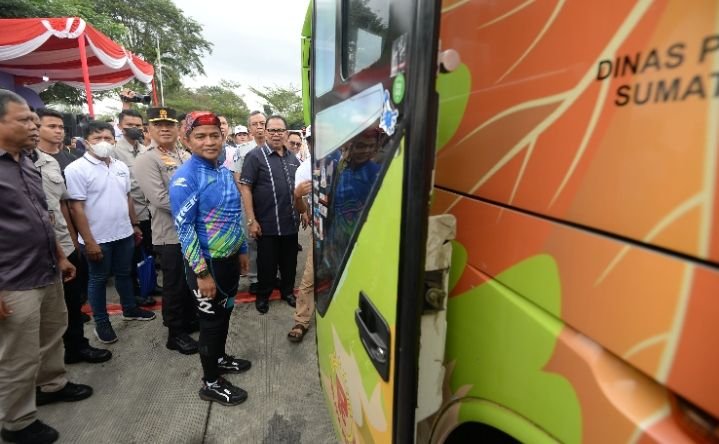 Bersama Forkopimda,  Pj Gubernur Sumut Lepas 1.200 Peserta Mudik Gratis Nataru