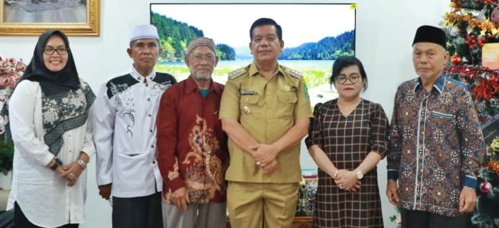 Bupati Simalungun Terima Jamaah Umroh PT Amanah Travel Indonesia