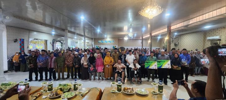 Penyaluran Dana ZIS, Bupati: Zakat Kewajiban Umat Islam Bantu Warga Tidak Mampu