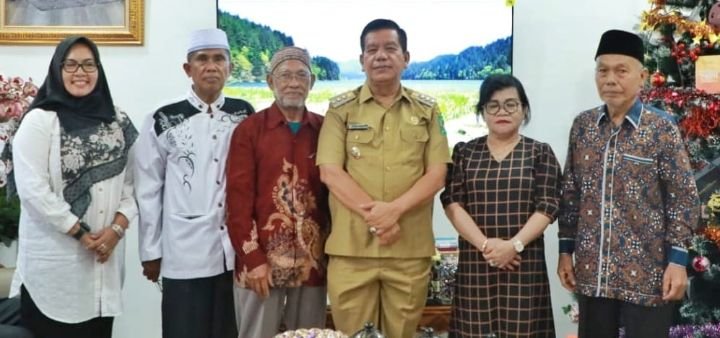 Bupati Simalungun Terima Jamaah Umroh PT Amanah Travel Indonesia