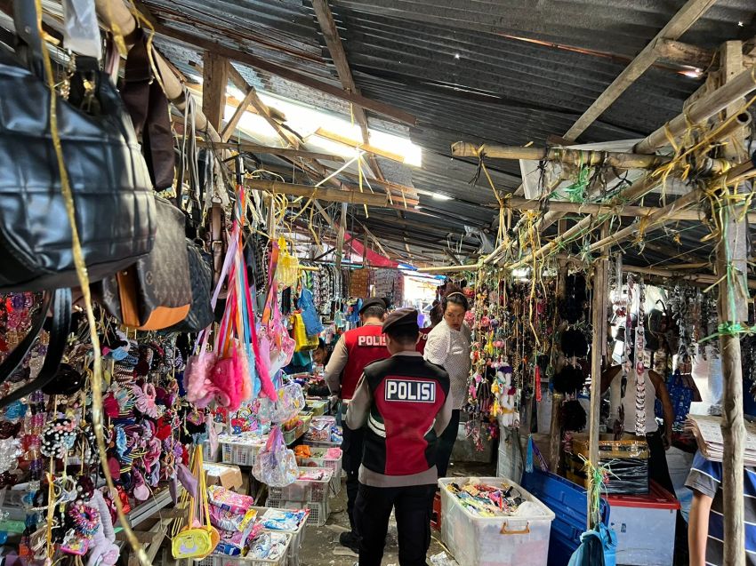Patroli Samapta Polres Pakpak Bharat ke Pasar Tradisional