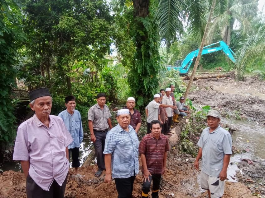 Lama Dikeluhkan Warga  Akibat Masjid Sering Terendam,   Kini Masyarakat Bisa Lega Usai Normalisasi Sungai Sibuhuan