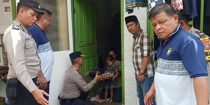 Balita 3,7 Tahun Penderita Stunting di Tanjung Balai Dapat Paket Sembako Dari Polisi