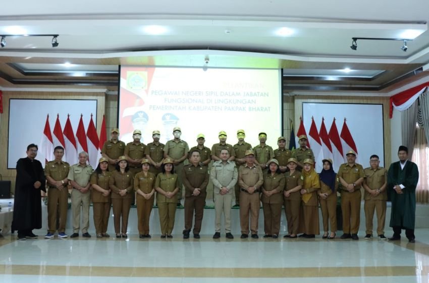 Bupati Pakpak Bharat Melantik Pejabat Auditor Ahli Pratama
