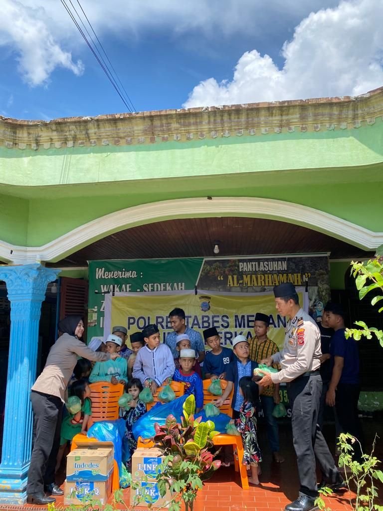 Kapolrestabes Medan Gulirkan Bantuan Nasi Bungkus di Panti