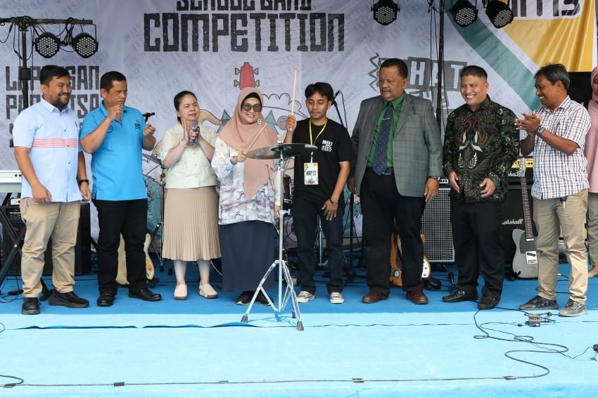 Wali Kota membuka School Band Competition What The Fest