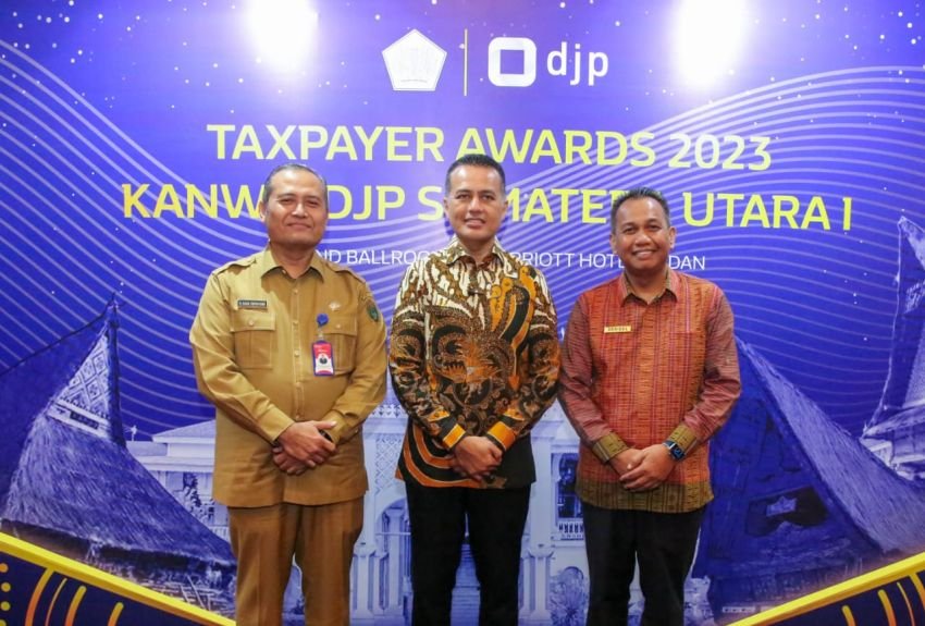 Ijeck Terima Penghargaan di Taxpayer Awards Kanwil DJP Sumut