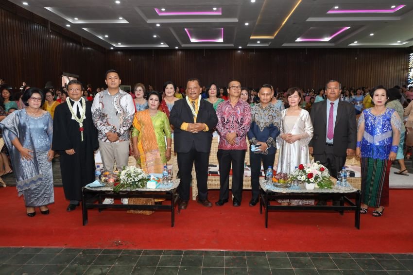 Wali Kota diwakili Asisten Administrasi Umum Drs Pardamean Silaen MSi menghadiri Perayaan Natal 2023 dan Tahun Baru 2024