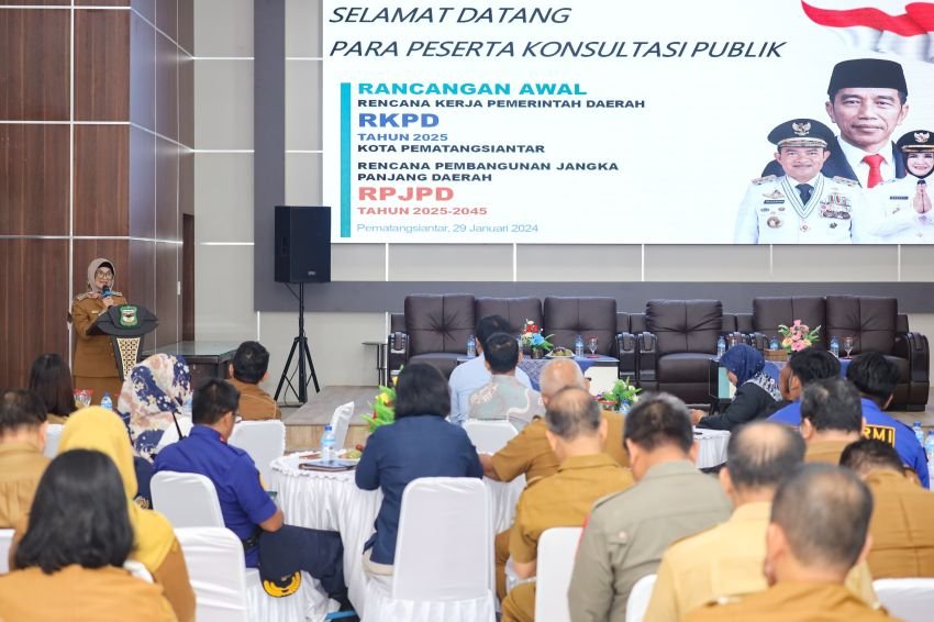 Wali Kota membuka acara Konsultasi Publik Rancangan Awal Rencana Kerja Pemerintah Daerah