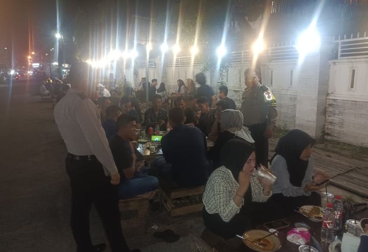 Datang ke Lokasi Tongkrongan Generasi Muda, Kapolsek Tanjung Balai Selatan : Beda Pilihan, Jangan Ada Permusuhan