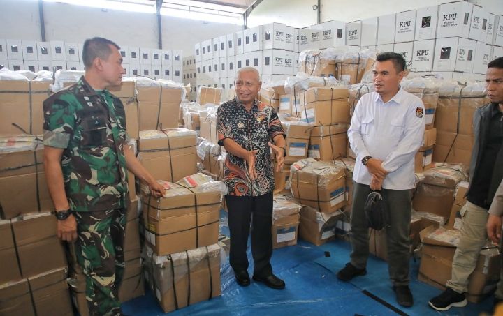 Bupati Asahan dan Forkopimda Tinjau Gudang Logistik Pemilu 2024 KPU Kabupaten Asahan
