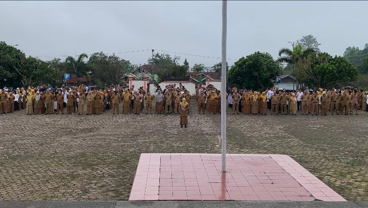 Ir. Desmalia Ramadhanur Pembina Apel Pagi Pemerintah Kabupaten Solok