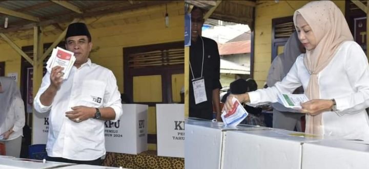 Bupati Sukhairi Nasution dan Istri Nyoblos di TPS 005 Banjar Rebak Madina