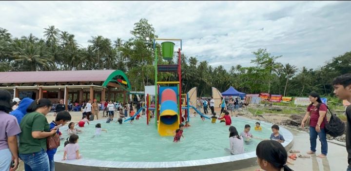 PLN Alirkan Listrik di Objek Wisata Pantai Kamadu Nias Barat