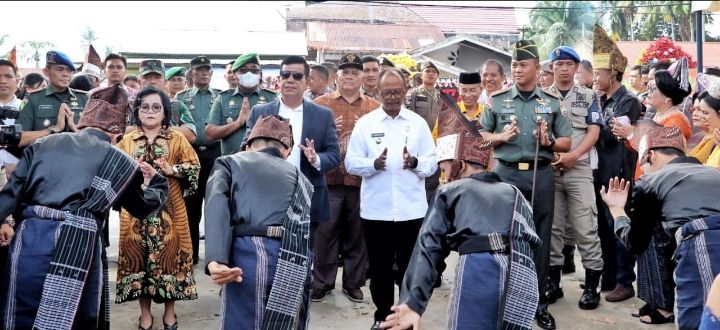 Bupati Simalungun bersama Wakil Bupati Resmikan Kantor Camat Siantar