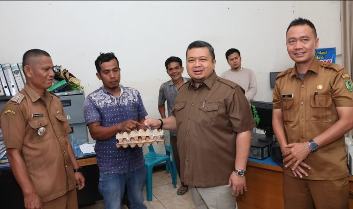 Bupati Dolly Pasaribu Santuni Keluarga Korban Kebakaran di Angkola Barat Tapsel