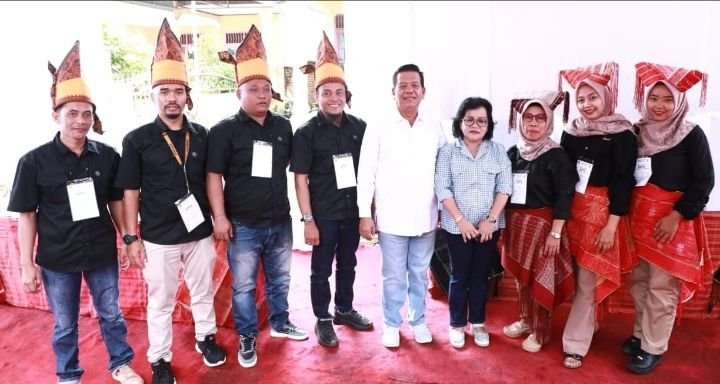 Pemilu Tahun 2024, Bupati Simalungun dan Wakil Bupati Bersama Keluarga Sampaikan Hak Suaranya di TPS 026 dan TPS 07