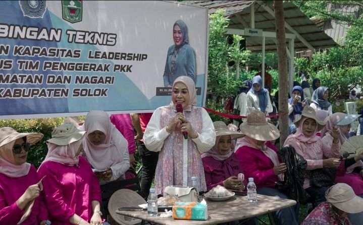 Bimbingan Teknis Peningkatan Kapasitas Leadership Pengurus Tim Penggerak PKK Kecamatan dan Nagari se Kabupaten Sololk.