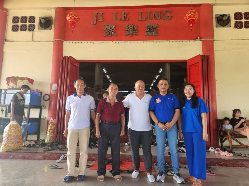 Jelang Imlek di Pekuburan Yayasan Sosial Marga Ong, Warga Tionghoa Berdatangan Sembahyang Leluhur