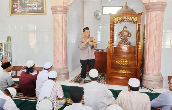 AKBP Dudung Setyawan Aktif "Jumat Curhat" Bersama Masyarakat di Mesjid Nurul Iman Kampung Darek Padangsidimpuan