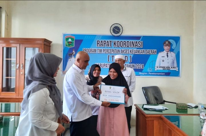 Bupati Solok Diwakili Ketua Harian TPAKD Kab Solok Pimpin Rapat Koordinasi Tim Percepatan Akses Keuangan Daerah (TPAKD) Kab. Solok