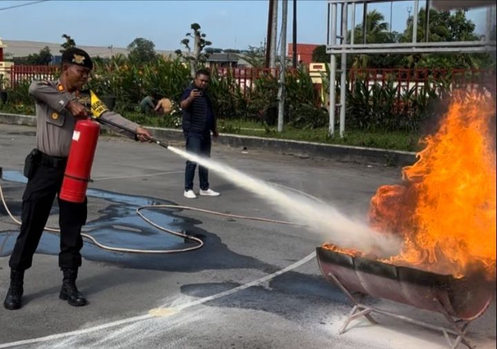 Perkuat Sinergi dengan Kepolisian, Pertamina Patra Niaga Laksanakan Pelatihan Penggunaan APAR