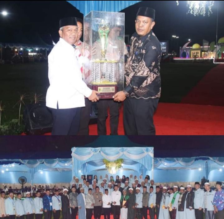 Plt Bupati Palas Serahkan hadiah Juara Umum MTQ ke 15 Tahun 2024 diraih Kecamatan Barumun