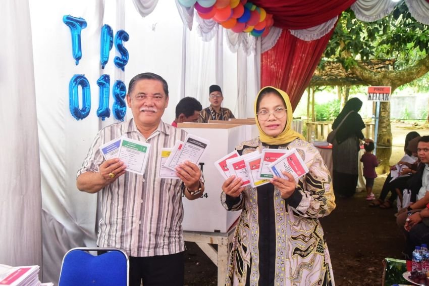 Bupati Nyoblos di TPS 18 Dagang Kerawan